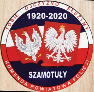 Logo jubileuszu Policji z Szamotuł opracował mł. asp. Łukasz Przybył, ówczesny dzielnicowy