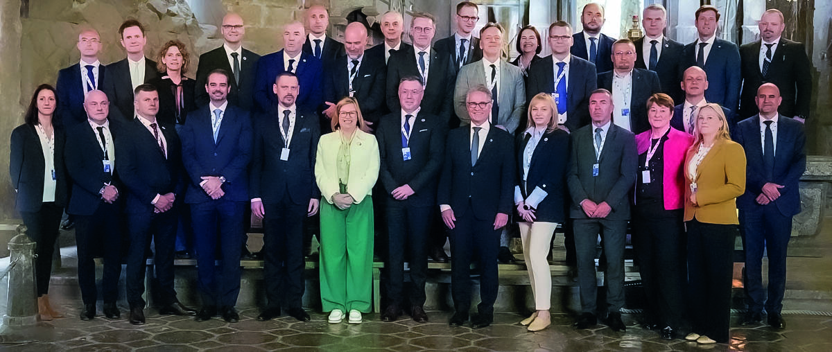 Zdjęcie grupowe uczestników spotkania