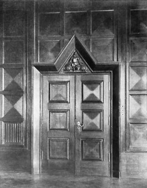 Drzwi sali konferencyjnej lata 20.