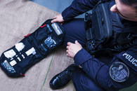 Policjanci mają świadomość, że ratownictwo jest niezbędnym elementem ich codziennej służby1. Aby skutecznie udzielać pomocy, funkcjonariusz powinien posiadać indywidualny pakiet medyczny