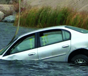 Grafika 1. Pojazd wpada do wody pod dużym kątem (około 60°). Następnie po kilku sekundach opa-da do pozycji poziomej [4].