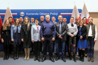 Skład redakcji „Gazety Policyjnej”. W pierwszym rzędzie od lewej stoją: Katarzyna Chrzanowska, Wioleta Kaczańska, Edyta Banach-Rudzik, mł. insp. Anna Kędzierzawska, insp. dr Mariusz Ciarka, nadkom. Piotr Maciejczak, sierż. Anna Krupecka-Krupińska, Beata Brzemińska, Izabela Pajdała; w drugim rzędzie: Krzysztof Chrzanowski, Konrad Bucholc, Sławomir Katarzyński, Andrzej Chyliński, Paweł Ostaszewski, st. asp. Tomasz Dąbrowski, Jacek Herok, Małgorzata Reks-Stabach. Do obecnego składu zespołu redakcyjnego wchodzą także mł. insp. Klaudiusz Kryczka oraz Elżbieta Sitek, których nie ma na fotografii