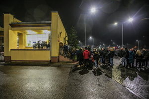 Nie każdy młody człowiek, który dopiero co zdał maturę, myśli o tym, że służba w Policji pozwoli mu przejść na emeryturę wcześniej niż jego rówieśnikom, którzy podjęli pracę w tzw. cywilu. Komuś, kto ma mniej więcej 20 lat, łatwiej wyobrazić siebie w roli uczestnika lotu na księżyc niż emeryta. A oni myślą i już