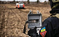 pomoc ukraińskim uchodźcom wojennym od pierwszych godzin po agresji Rosji 24 lutego ub.r., jak i o pomoc na terytorium naszego sąsiada, czego ostatnim przykładem jest służba Kontyngentu Humanitarnego Policji.  „First to Fight – pierwsi do walki”
