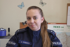 portret policjantki z materiału