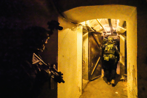 W składzie elitarnych jednostek specjalnych zrzeszonych w międzynarodowej organizacji ATLAS, takich jak polski Centralny Pododdział Kontrterrorystyczny Policji „BOA” znajdują się Negocjatorzy Policyjni Służby Kontrterrorystycznej, czyli tytułowi NPSKT. Oznacza to bez wątpienia, że negocjacje pozytywnie wpływają na przebieg działań o charakterze terrorystycznym.