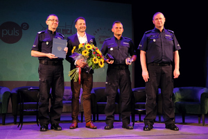 Po wręczeniu wyróżnionemu policjantowi statuetki, nagród i kwiatów zorganizowano na scenie debatę na temat służby dzielnicowego, roli kobiet w Policji oraz kulis pracy nad serialem „Dzielnica strachu”.