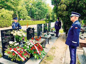 Pierwotnie nadinsp. Marek Papała spoczął w rodzinnym grobie w Pruchniku na Podkarpaciu. To tu 2 lipca 1998 r. odbył się uroczysty pogrzeb.