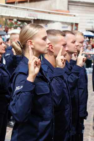 obchody święta Policji na placu zamkowym i obiektach związanych z działalnością policji