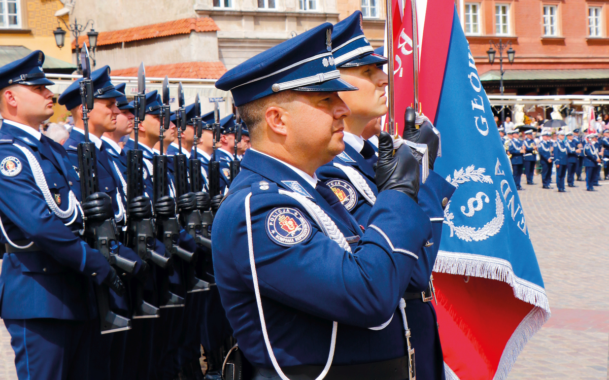 obchody święta Policji na placu zamkowym i obiektach związanych z działalnością policji