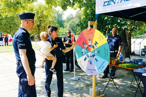 piknik rodzinny na warszawskiej agrykoli, gdy zabawy muzyka nagrody i mecz