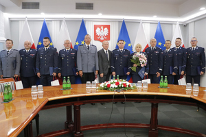 policjanci i ich przełożeni na uroczystości wręczenia statuetek