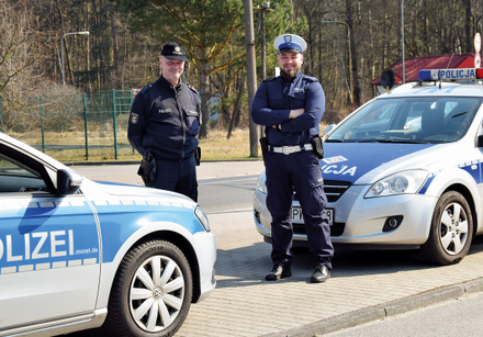 działania policji w kooperacji z innymi państwani UE. Policjanci w radiowozach, na koniach, konferencjach i akcjach dynamicznych