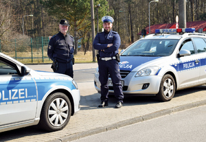 działania policji w kooperacji z innymi państwani UE. Policjanci w radiowozach, na koniach, konferencjach i akcjach dynamicznych