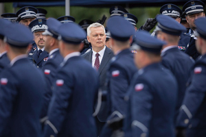 uroczystości z udziałem ministra MSWiA i policjantów na placu zamkowym w warszawie
