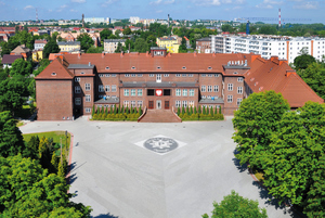 budynek szkoły w słupsku widziany z lotu ptaka