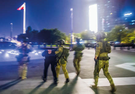policjanci BOA ćwiczą scenariusze wakli kontrterrorystycznej