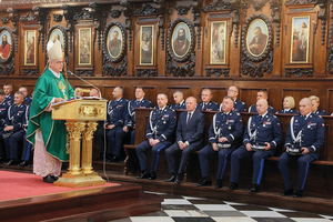 obchody święta policji w warszawie w różnych komórkach KGP. Główne obchody na wilanowie, i msze i w kgp i w cytadeli