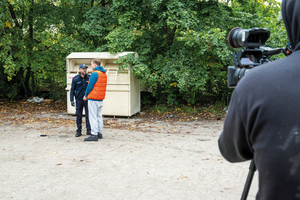 kamera operator plan filmowy aktorzy w tle