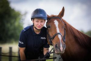 policjanci z materiału co ratowali