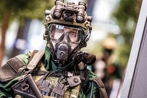 ćwiczenia BOA w budynkach, wieżowcu, w mieście odbijanie zakładników loty śmigłowcem