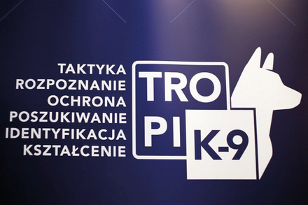 logo projektu. Napis TROPI i oznaczenie służby psiej K-9