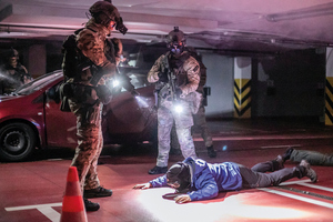 policjaNCI służb specjalnych ćwiczą reagowanie w trudnych sytuacjach. BOA we właściwym miejscu zatrzymali podejrzanego