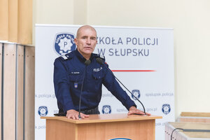 komendanci policji podczas konferencji