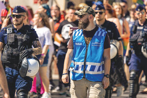 policjanci z zespołów antykonfliktowe policji
