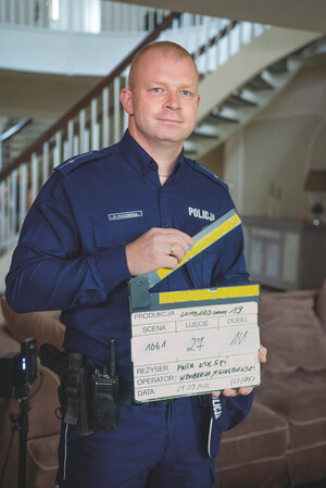 mł. asp. Krzysztof Kuczmera na planie filmowym we Wrocławiu